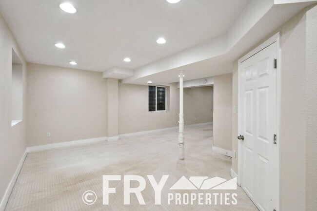 Building Photo - Spacious updated Green Valley Ranch two-story
