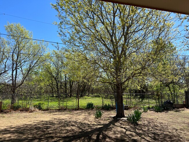 Building Photo - 2108 Selma Dr