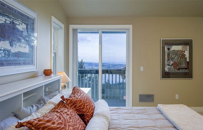 Building Photo - Private Orcas Island home with scenic views and tranquil outdoor space