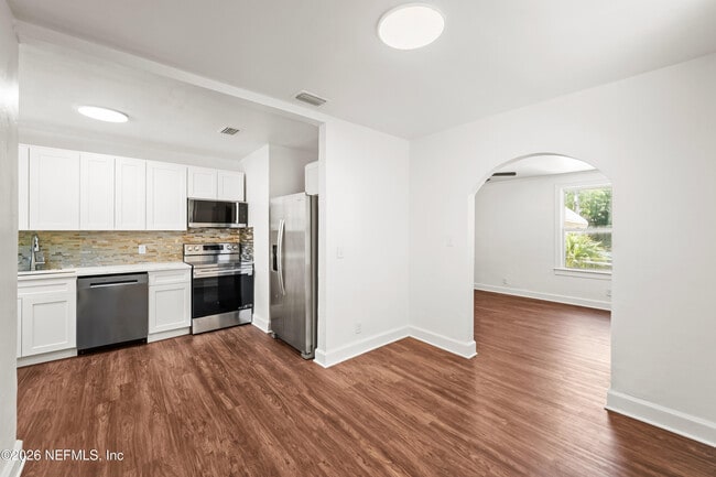 Building Photo - 569 W 49th St