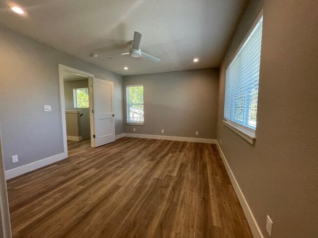 Building Photo - Tahoe Park 2 Bedroom Near UC Davis Med Center