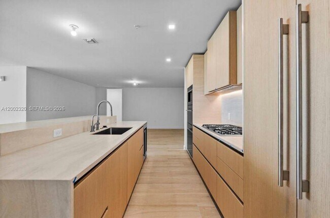 Building Photo - 900 N Ocean Blvd