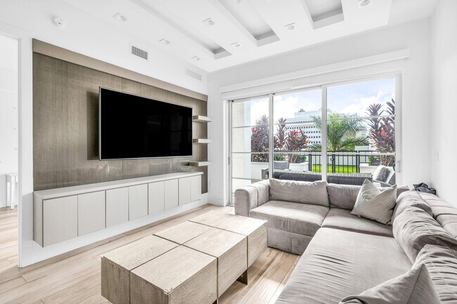 Building Photo - 155 E Boca Raton Rd