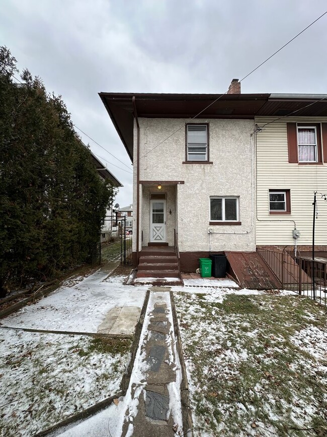Building Photo - Cozy 3 bedroom home located in South Allentown, PA