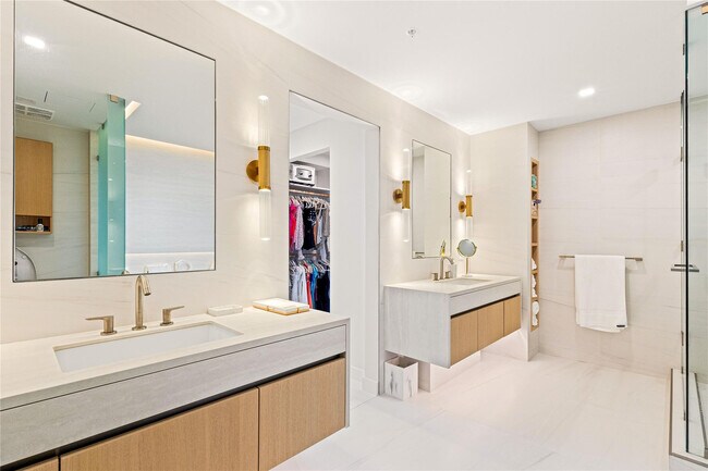 Building Photo - 900 N Ocean Blvd