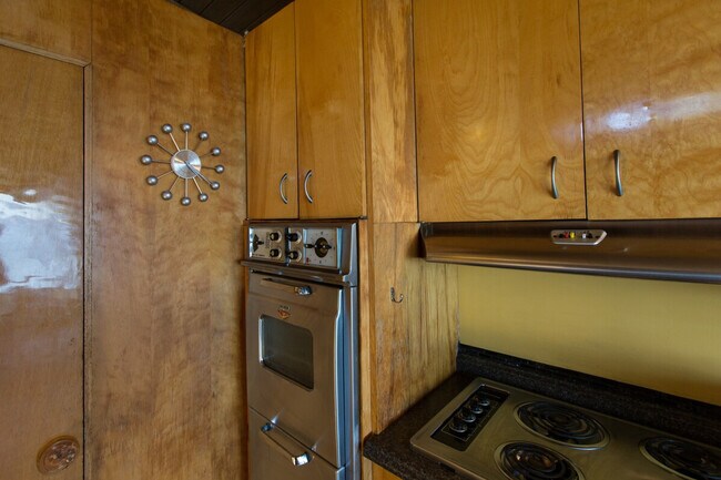 Building Photo - 4905 SW Othello St