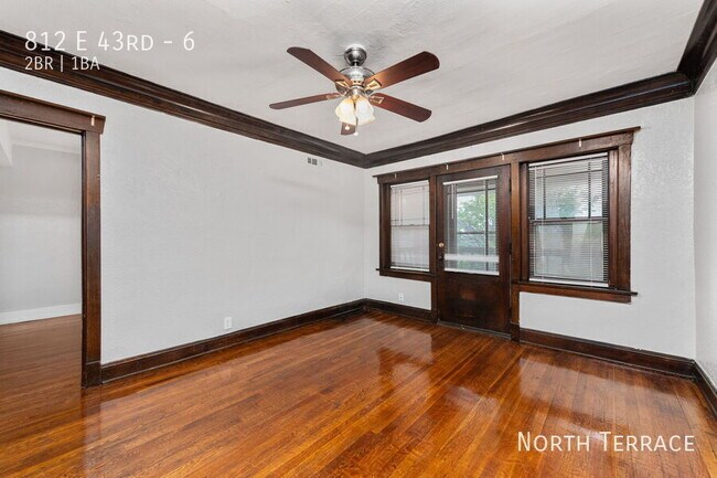 Building Photo - 812 E 43rd-6