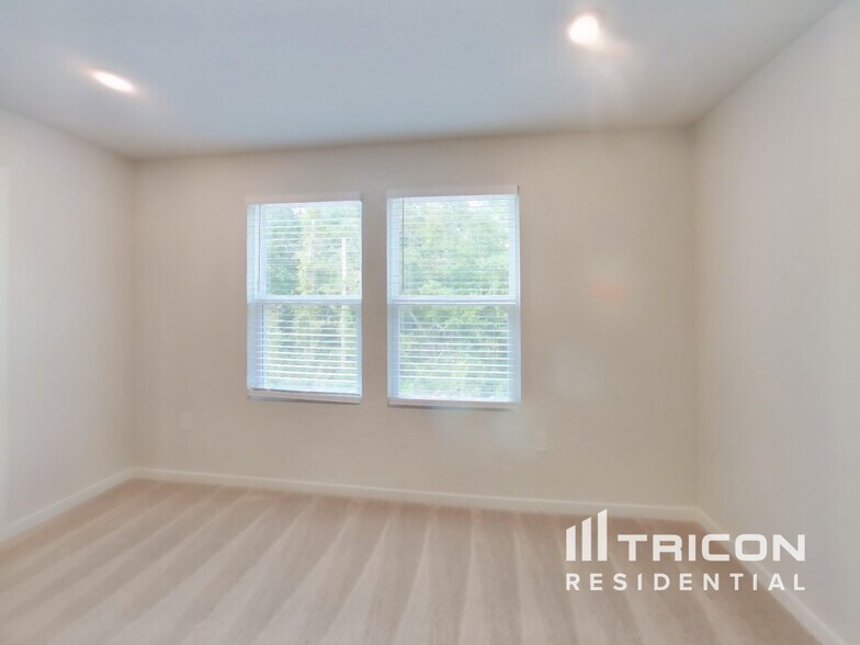 Building Photo - 14934 Macadamia Ln