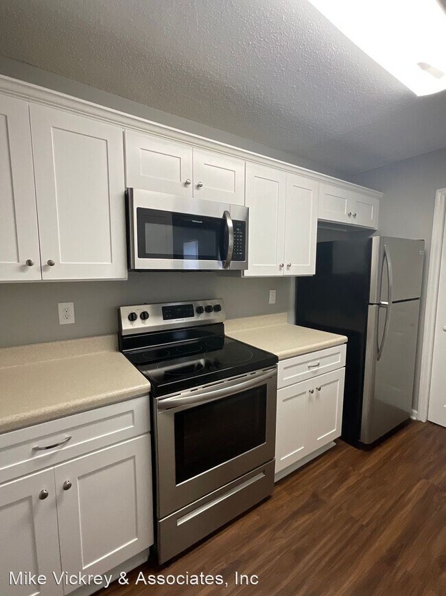 Building Photo - 2 br, 1.5 bath House - 3929 Miramar Court