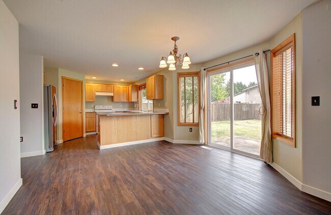 Building Photo - Salmon Creek 3 Bedroom with Yard!