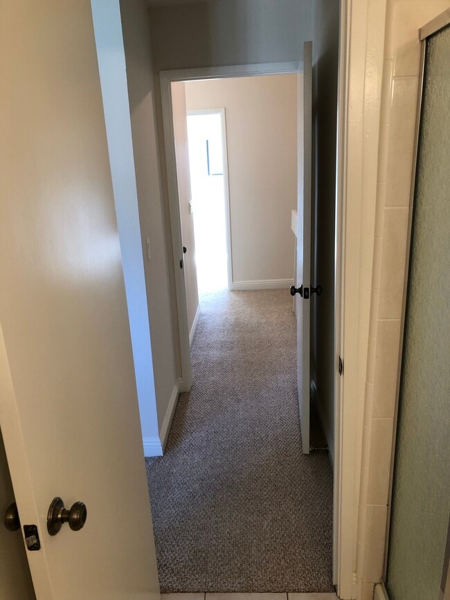 Building Photo - 818 Juno Ln