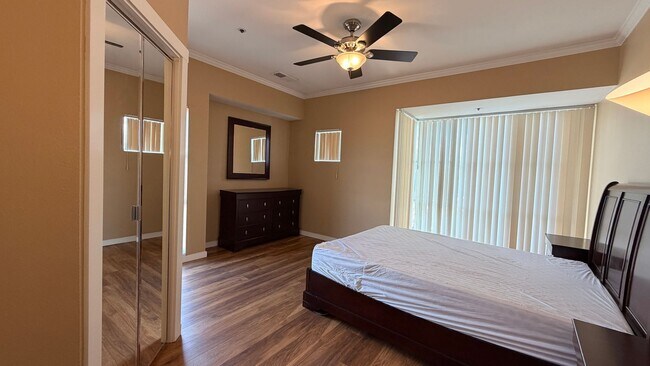 Building Photo - 2 bed 2 bath Available in Downtown SJ!