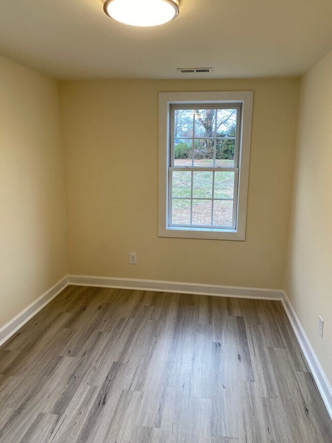 Building Photo - 2700 E Belt Blvd