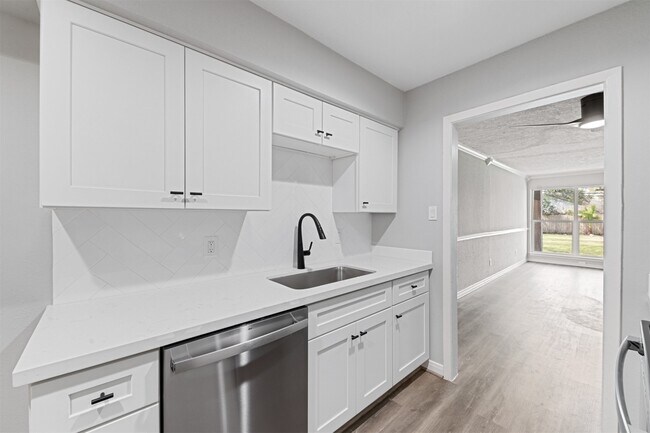 Building Photo - 2683 Gessner Rd