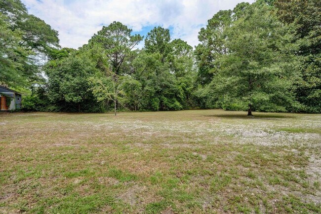 Building Photo - 219 Spruce Cir