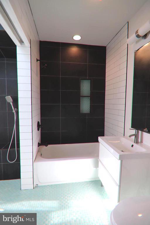 Building Photo - 1223 Haubert St