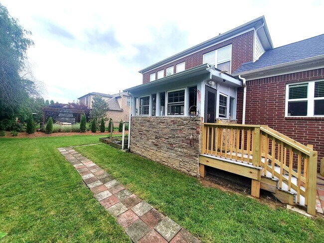 Building Photo - 1530 Bledsoe Ln