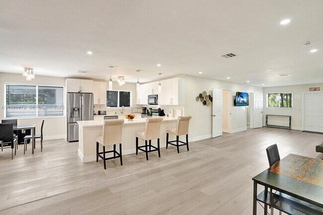 Building Photo - 1018 Adams St