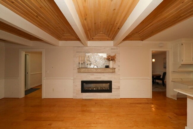 Building Photo - Luxury Kingsmill Treehouse Retreat | 7BR Custom Home with Private Suite