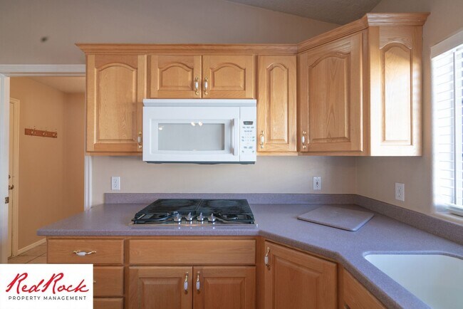 Building Photo - Pet Friendly - 4 Bed 2 Bath for rent in St. George