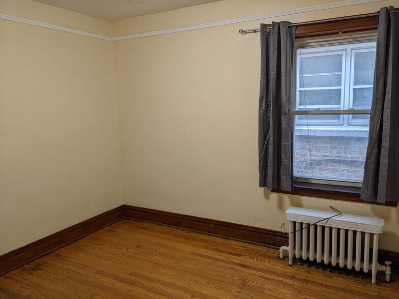 Building Photo - 1833 Gunderson Ave