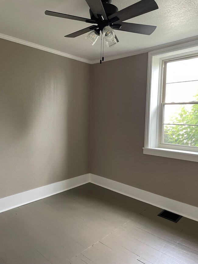 Building Photo - RECENTLY RENOVATED SCHOOL HOUSE FOR RENT!