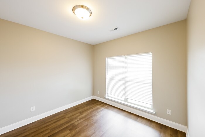 Building Photo - 306 Addison Ct