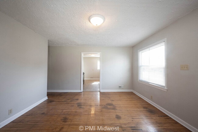 Building Photo - "Charming 2-Bedroom Retreat in Indianapoli...