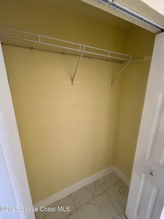 Building Photo - 3266 Weyburn Ave SE