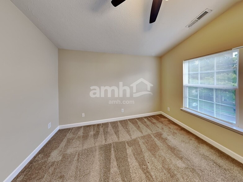 Building Photo - 533 Scotts Creek Trl