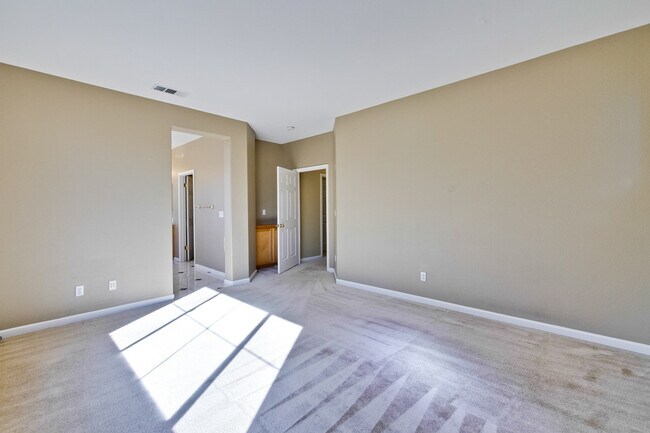 Building Photo - 443 Farrel Ct