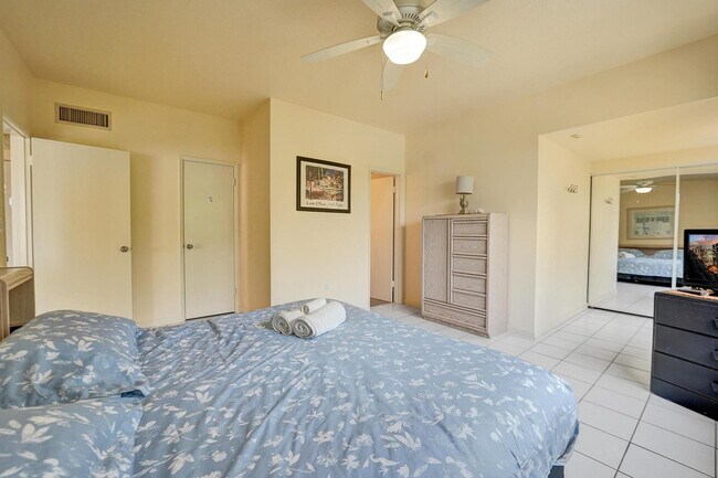 Building Photo - 341 N Birch Rd