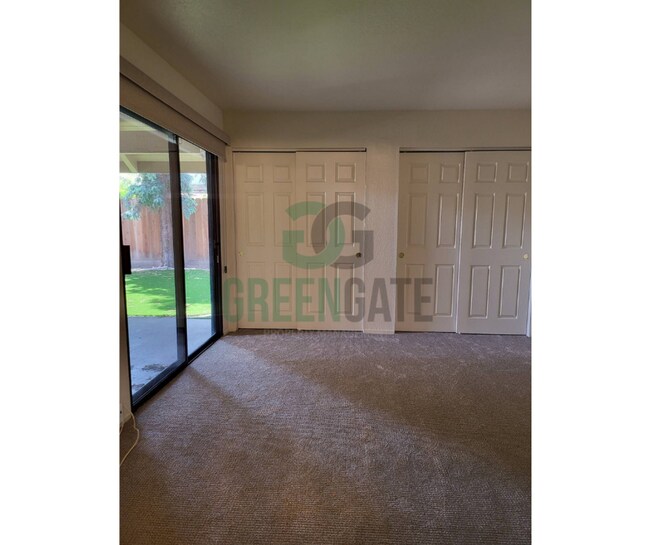 Building Photo - 2428 Woodvale Dr