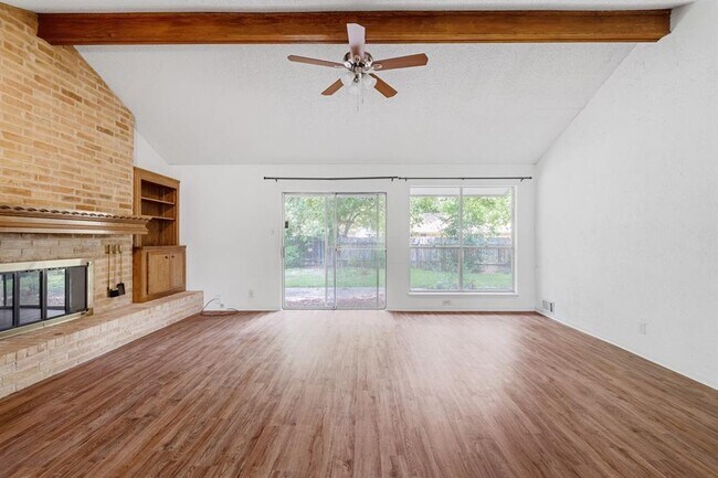 Building Photo - 10604 School House Ln