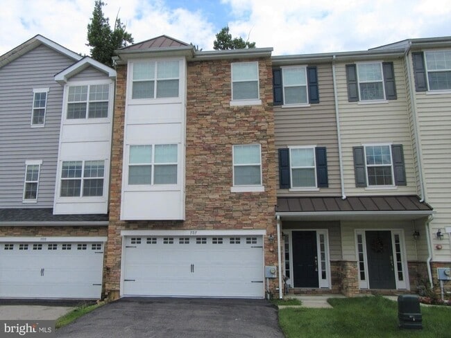 Primary Photo - 707 S Twin Lakes Blvd