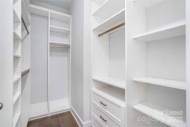 Building Photo - 1622 Nandina Cors Aly