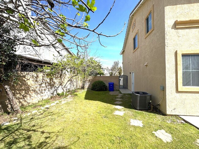 Building Photo - Beautiful 3 Bedrooms, 2.5 Baths Single Family Home with Golf Course Views For Lease