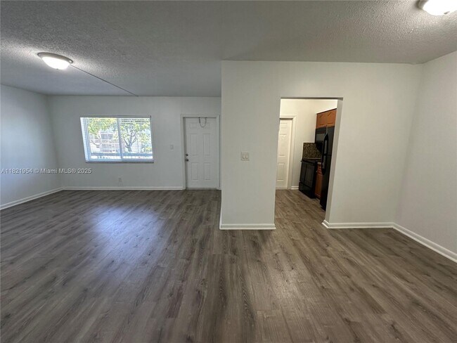 Primary Photo - 1400 NE 56th St