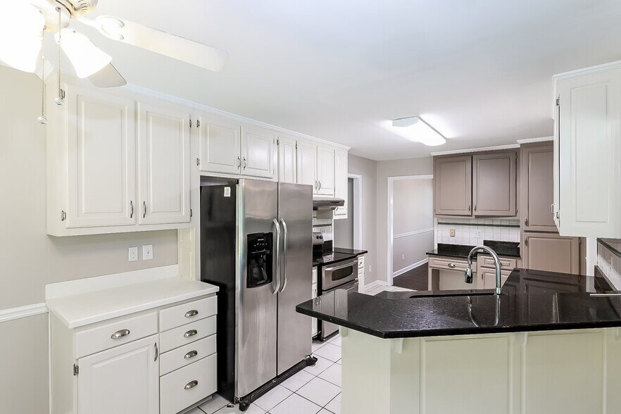 Building Photo - 2965 Lenora Springs Dr