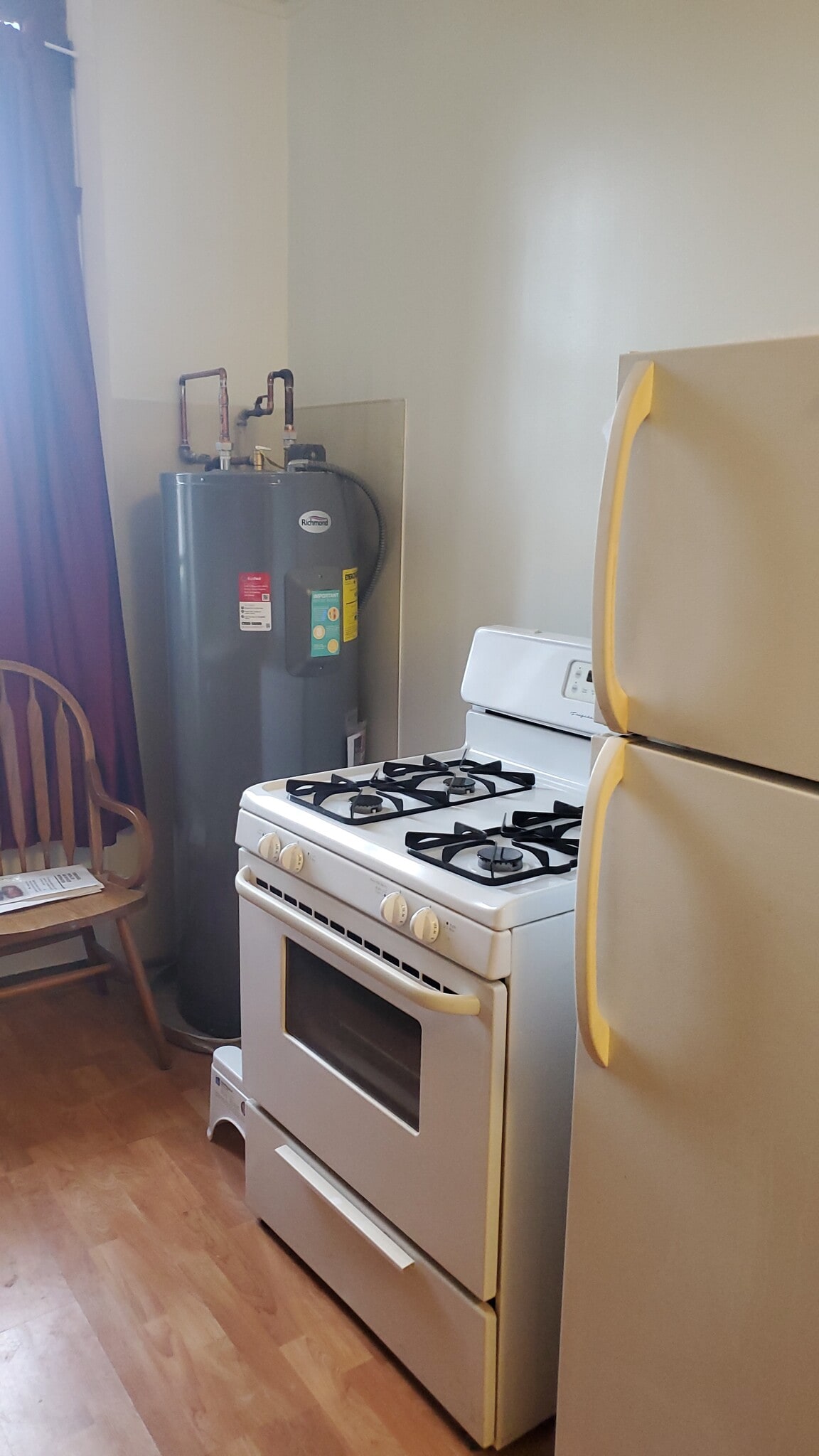 kitchen - 432 N Milwaukee Ave