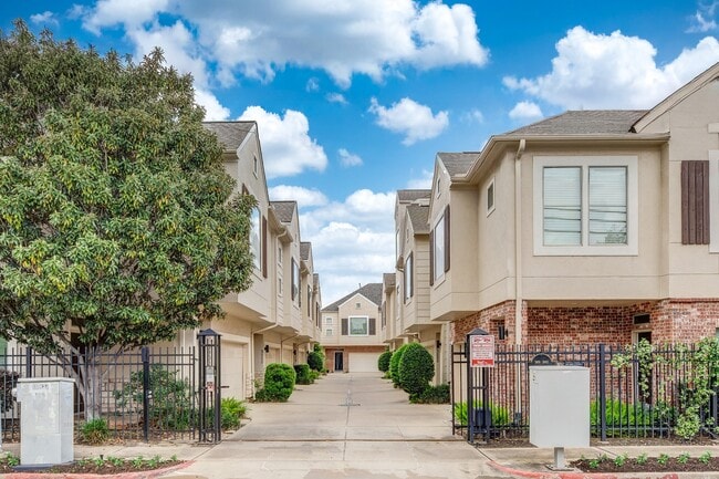 Building Photo - 3898 Center St