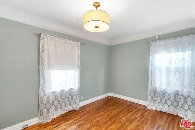 Building Photo - 2630 S Bedford St