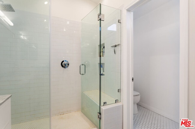 Building Photo - 444 S Roxbury Dr