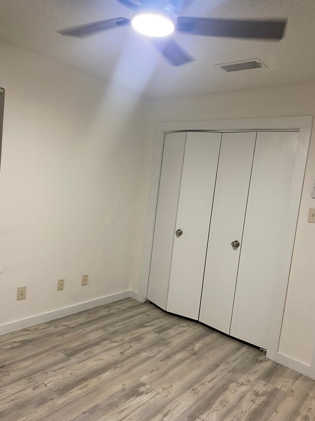 Building Photo - 3865 Suffolk Ln