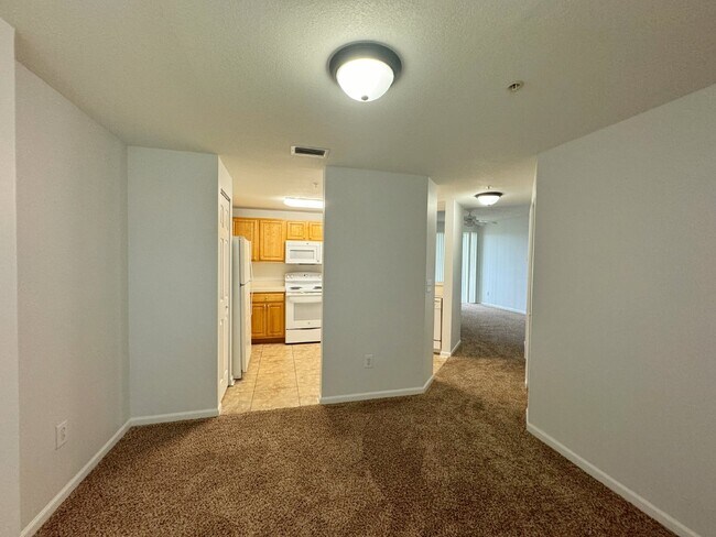 Building Photo - Las Palmas, one-bedroom first floor condo with garage!