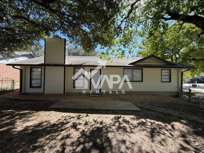 Building Photo - 4103 Family Tree Dr