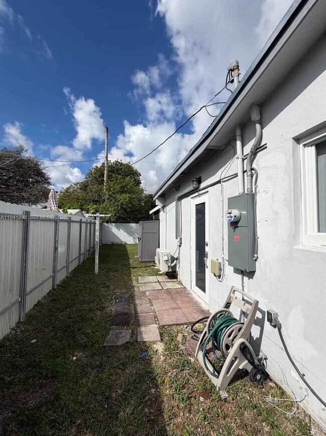 Building Photo - Southwest 96th Avenue, Miami, FL 33165 - 3 BR 2 BA single-family home