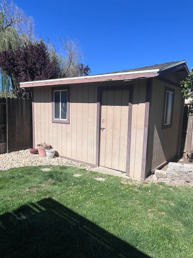 Building Photo - NICE 3 BEDROOM HOME IN ELK GROVE!!