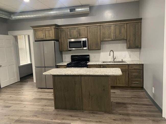 Building Photo - 105 E Franklin St