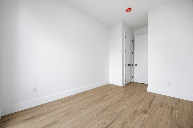 Building Photo - 379 Hawthorne St